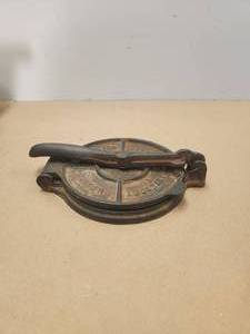 lot 133 image: Vintage Imperial tortilla press