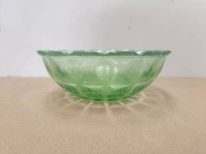 lot 130 image: Uranium glass bowl