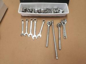 lot 127 image: Selection of tools