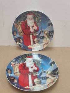 lot 101 image: Christmas plate - Santa and children by Nantucket