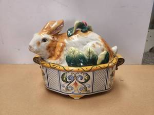 lot 25 image: Rabbit pot with lid and spoon - Fitz and Floyd