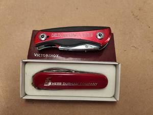 lot 4 image: Selection of pocketknives