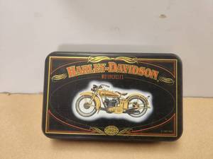 lot 55 image: Harley Davidson collectors tin with playing cards