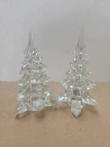 lot 59 image: Glass Christmas trees by Enesco