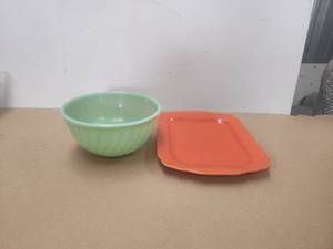 lot 97 image: Vintage green bowl and orange platter