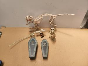 lot 102 image: Halloween decor.