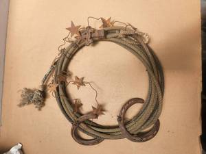 lot 200 image: Home decor. lariat rope