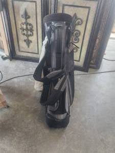lot 231 image: Horizon golf bag with legs