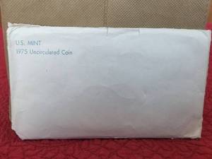 lot 14 image: 1975 U.S. Mint Uncirculated Coin Set