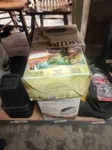 lot 263 image: Selection of camping items