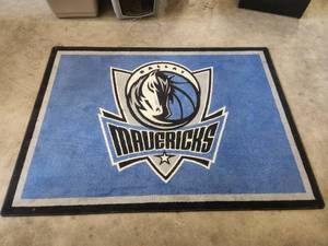 lot 100 image: Dallas Mavericks rug - 66 by 92