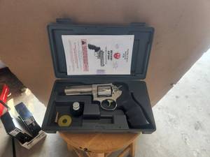 lot 1 image: Ruger GP100 - 357 Magnum Double action Revolver