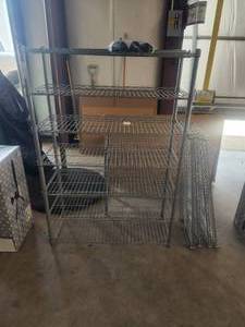 lot 18 image: Selection of wire shelfs