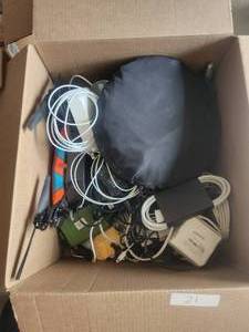 lot 21 image: Selection of drone accessories and cables