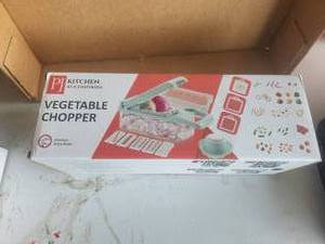 lot 26 image: Kitchen accessories Vegetable Chopper