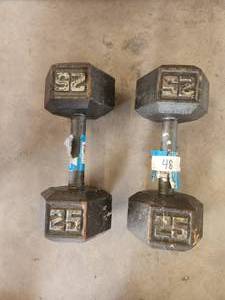 lot 48 image: Pair of 25lb hand weights - dumbbells