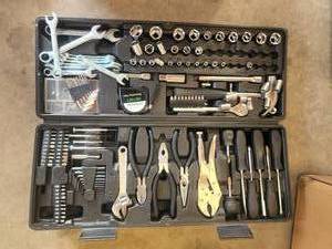 lot 52 image: Pittsburgh carry case with tools