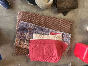 lot 196 image: Selection of dog pillows, blankets, and mats