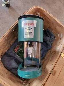 lot 186 image: Bernz-O-Matic dual beam propane lantern in basket