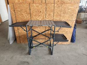 lot 204 image: Foldable camping table