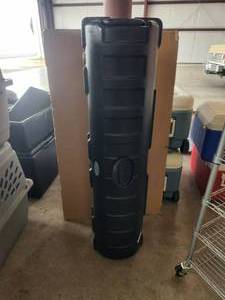 lot 184 image: SKB- hard case golf bag travel case