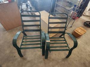 lot 125 image: Selection of 2 green metal lawn chairs