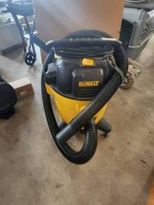 lot 103 image: DeWalt wet vac with accessories