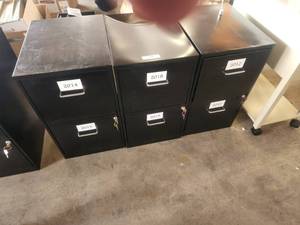 lot 94 image: Selection of 3-2 drawer filing cabinets with keys
