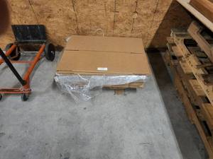 lot 172 image: Generous amount of shipping boxes