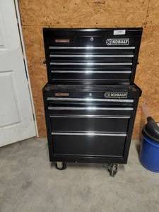 lot 175 image: Kobalt stackable toolbox with keys and all of the contents