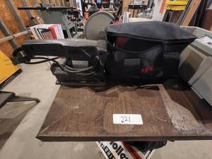 lot 221 image: Selection of Sanders - Finishing Sanders, and a Skill all-purpose sander