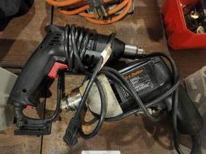 lot 222 image: Selection of 2 drills - Black & Decker and a Skil