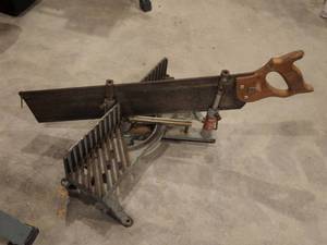 lot 250 image: Manual miter saw