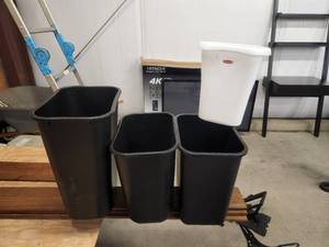 lot 161 image: Selection of office trash cans