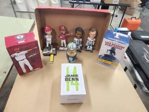 lot 49 image: Selection of Dallas team bobbleheads - Stars, Rangers, and Cowboys
