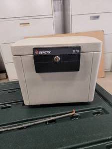 lot 68 image: Sentry Safe with key