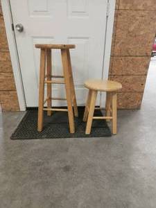 lot 187 image: Selection of 2 wood stools