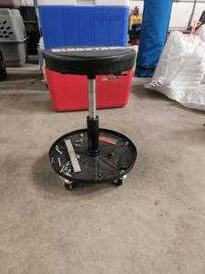 lot 277 image: Ironton wheeled Mechanics stool
