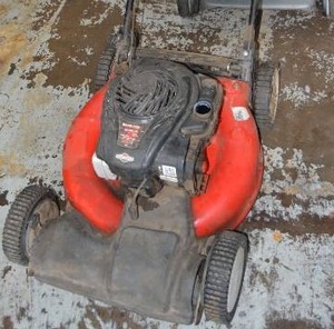 lot 66 image: Briggs-Stratton 21 Yard Machine 550E (Running Condition Unknown - Please Preview)
