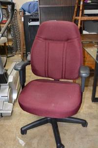 lot 10 image: Rolling Office Chair