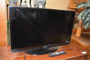 lot 22 image: Samsung 32 TV Model UN32EH5300F