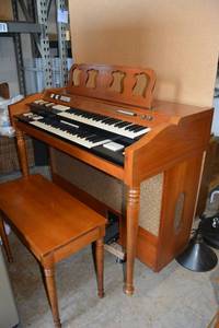 lot 29 image: CONN Organ with Bench, see pictures