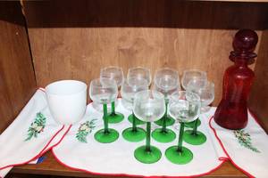 lot 55 image: Green Stemmed Glass Goblets, Red Glass Decanter, Vase and Christmas Placemats