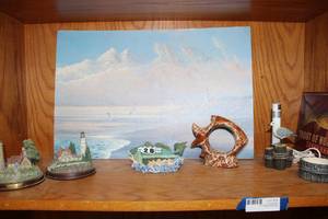 lot 79 image: Thomas Kinkade Light-Up Lighthouses, Resin Fish Block Calendar, Small Seagull Light and More