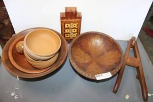 lot 83 image: Wood Serving and Decorative Bowls, Walnut Bowl, Vintage Knife Block