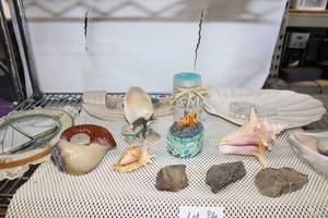 lot 86 image: Seashells and Rocks Plus Resin Tealight Boat Holder and More