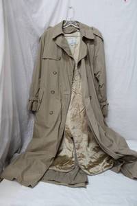 lot 91 image: London Fog Lined Winter Coat Size 10
