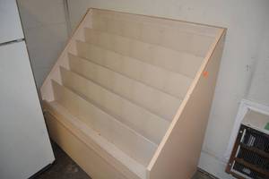 lot 102 image: Magazine or Book Stand
