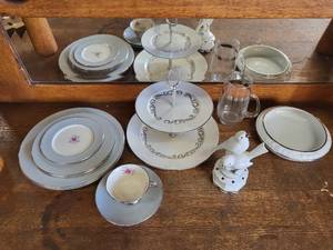 lot 117 image: Silver and Gray Serving Dishes and Dcor Dish Set by Flintridge China