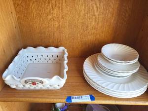 lot 119 image: Home Sweet Home Ceramic Basket and White Dish Set